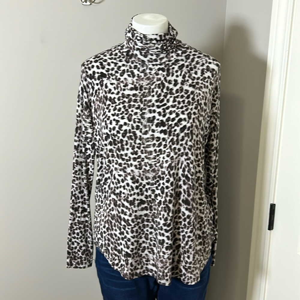 MAJESTIC FILATURES Paris for Neiman Marcus Leopard Print Turtleneck Top Sz 4 L
